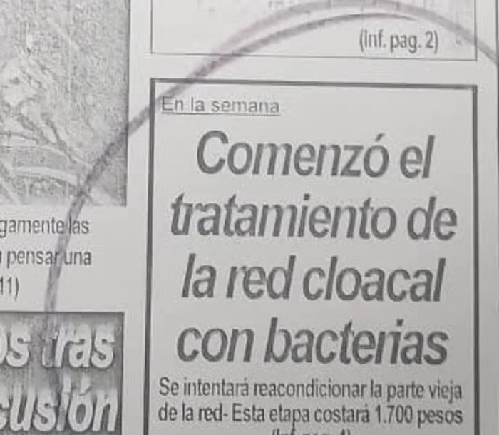 Recorte de diario de 1993 sobre el inicio del tratamiento bacteriano de una red cloacal municipal